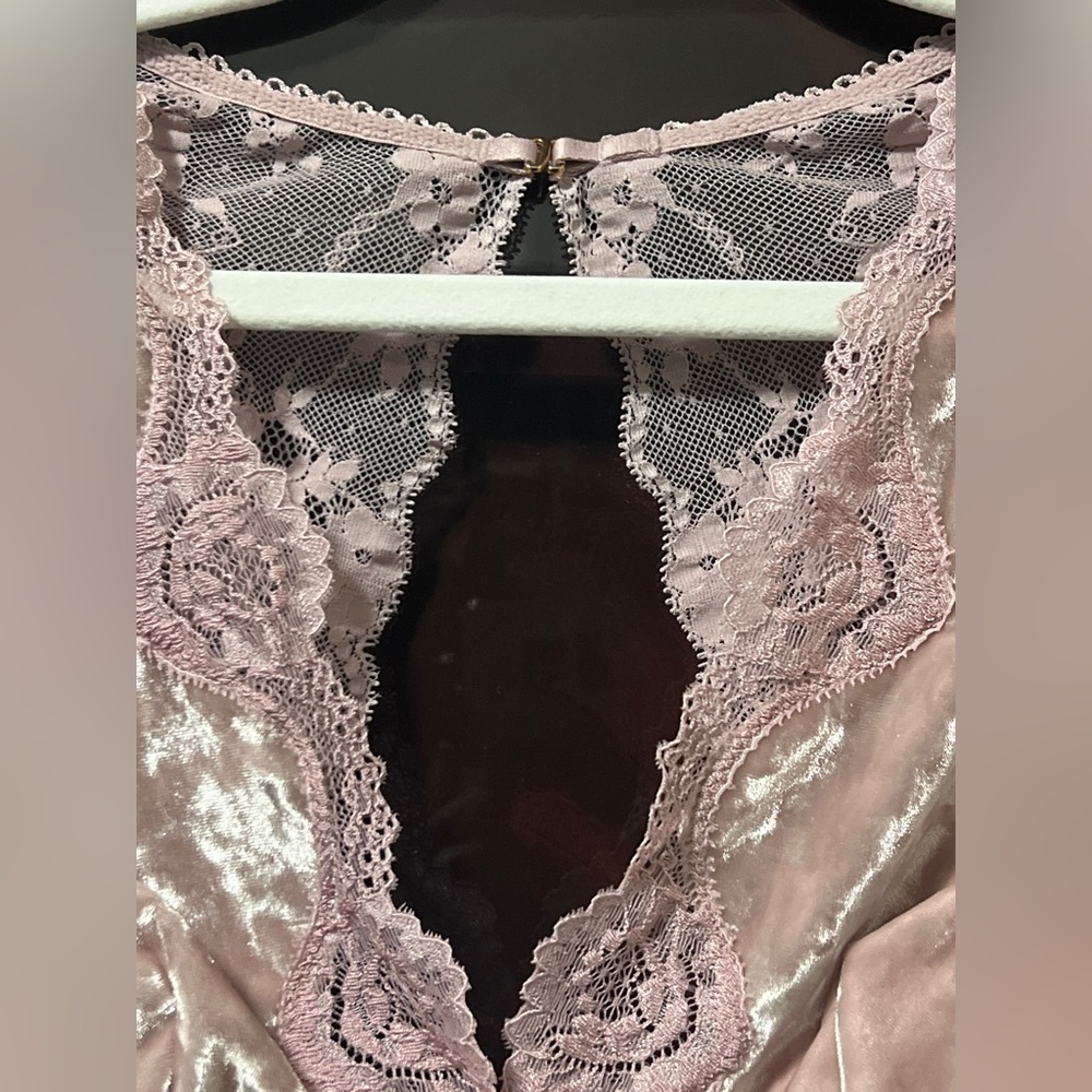 VS VICTORIA SECRET DREAM ANGELS Sheer CRUSHED VELVET Pink Underwire Bralette - Picture 3 of 10